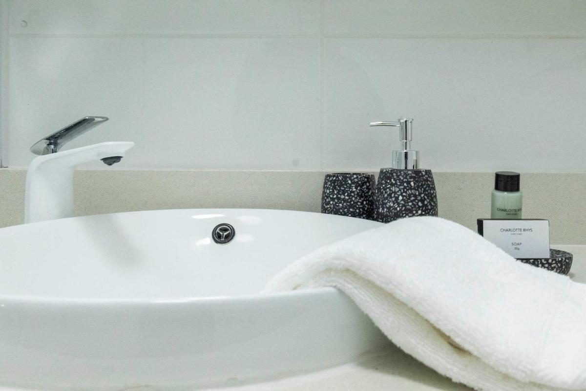 Bay Point Elegant Getaway Apartment Cape Town
