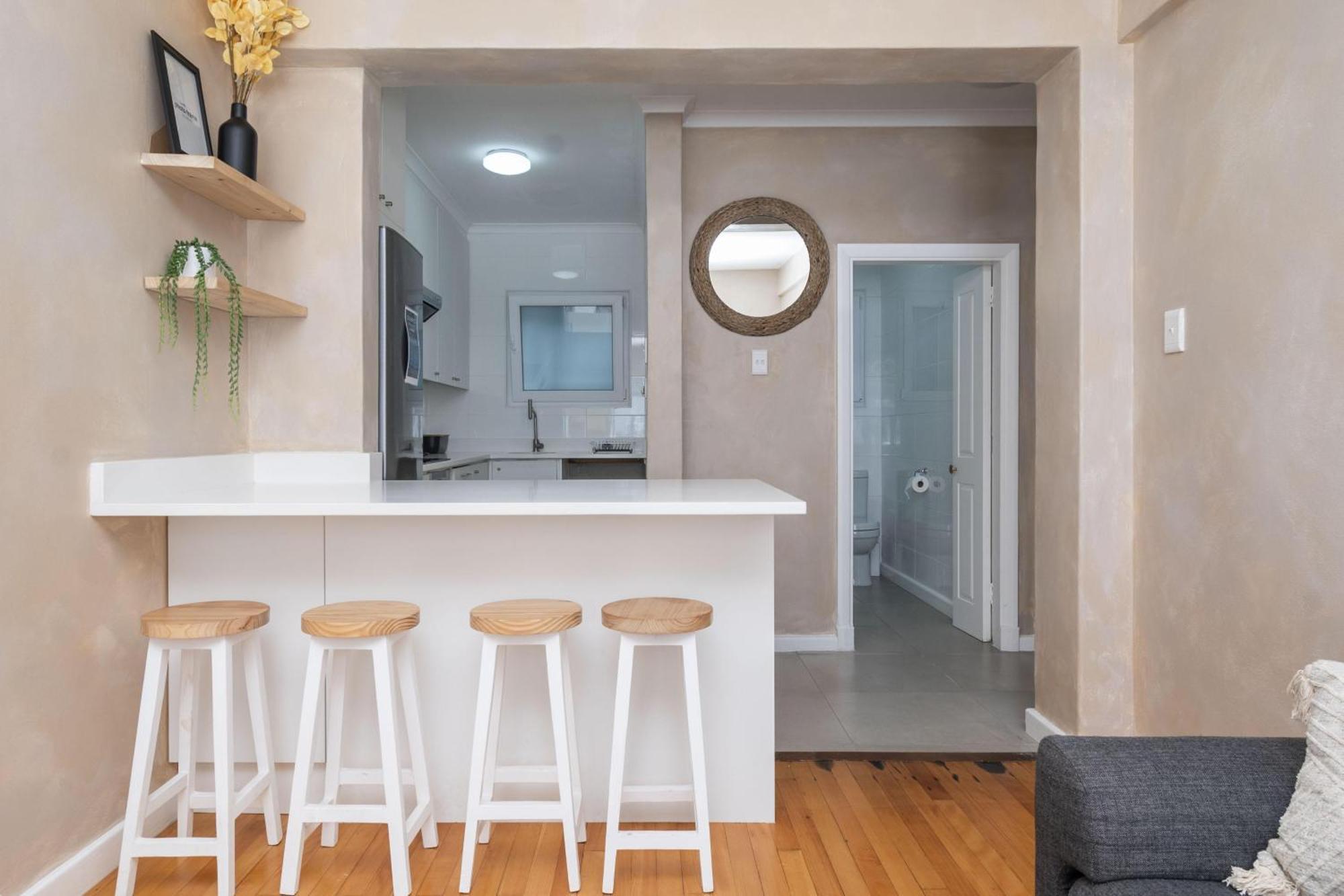 Bay Point Elegant Getaway Apartment